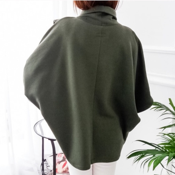 ✨FINAL SALE✨ LAST 2! Turtleneck wrap top - Picture 3 of 5